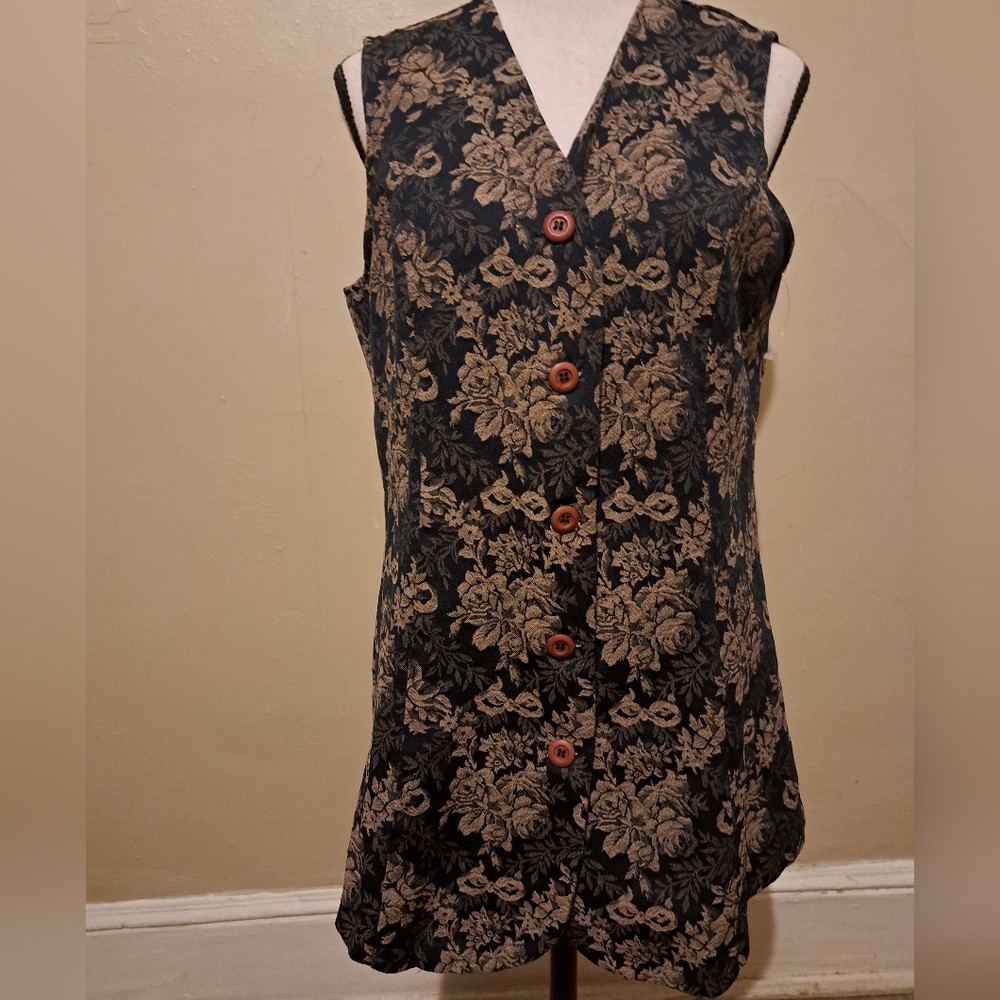 Intriguing Threads. Size medium vest. Vintage.